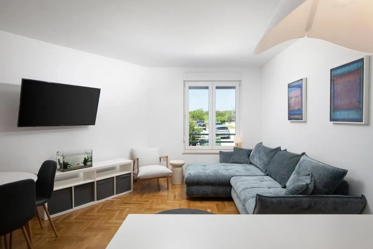 Apartment With Big Open Terrace 普拉